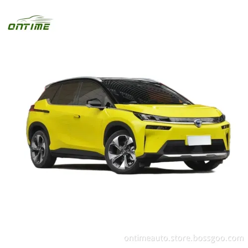 Nuova Energia Serie di veicoli elettrici a quattro ruote dotate di batterie di alta qualità e una lunga portata di 702 chilometri